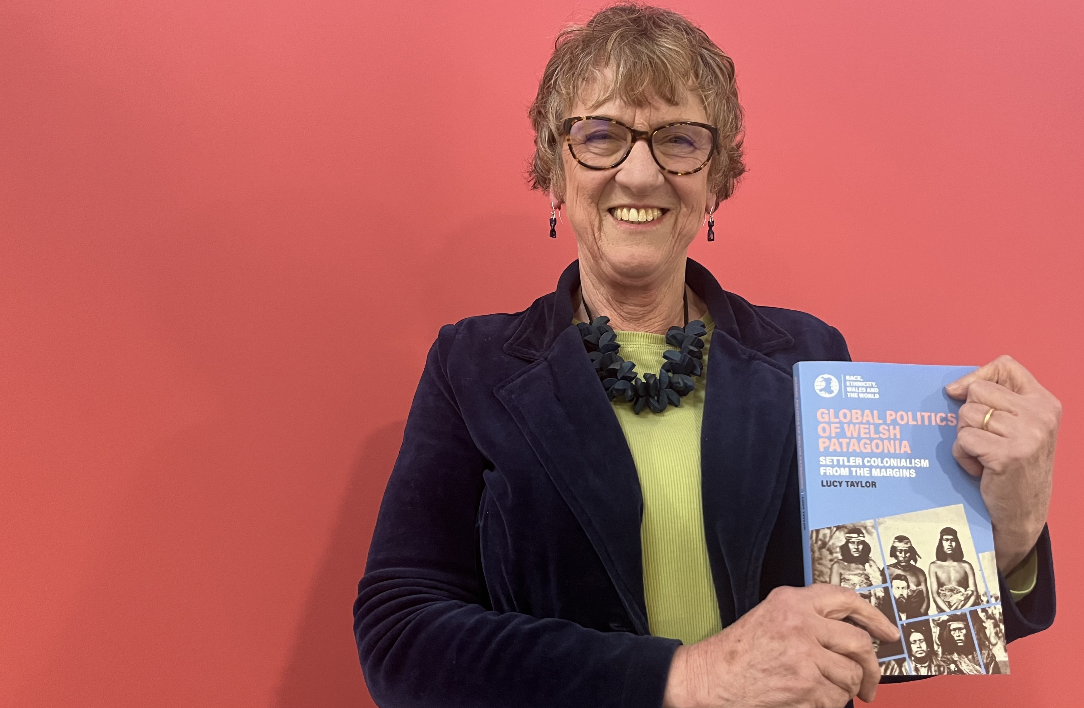 Caiff llyfr newydd Dr Lucy Taylor o Brifysgol Aberystwyth - Global Politics of Welsh Patagonia (Gwasg Prifysgol Cymru, 2025) - ei lansio yn Llyfrgell Genedlaethol Cymru yn Aberystwyth am 7yh ar nos Fercher 2 Ebrill.