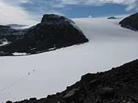 Rhewlifau yng ngogledd Penrhyn yr Antarctig. Llun: Dr Bethan Davies.