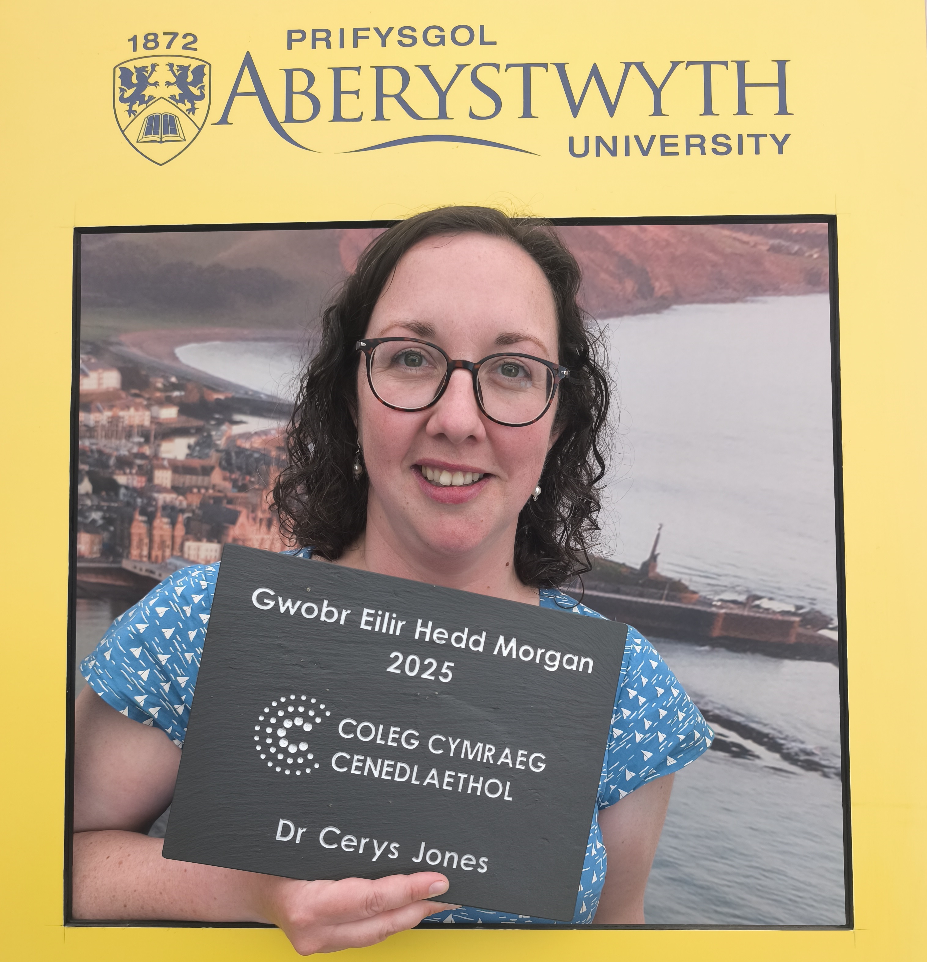 Dr Cerys Jones from the Department of Geography and Earth Sciences at Aberystwyth University won the Eilir Hedd Morgan Prize, presented by the Coleg Cymraeg Cenedlaethol