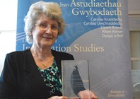 Dr Susan Davies with the Ellis Prize