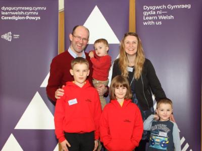 Winners of the ﻿Welsh in the Family Award - Vicky Thomas with her husband Huw and their four children.