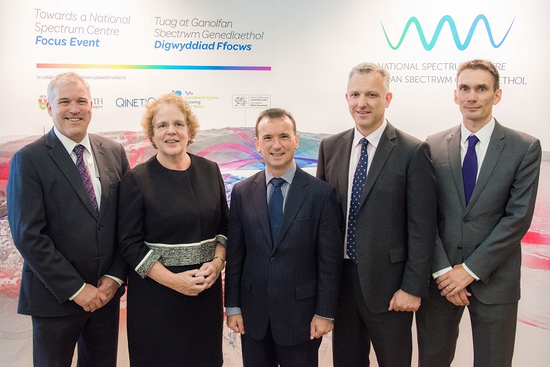 Left to Right: Professor Chris Thomas, Pro Vice-Chancellor Research at Aberystwyth University; Professor Elizabeth Treasure, Vice-Chancellor, Aberystwyth University; Secretary of State for Wales Alun Cairns MP; James Willis, Managing Director for Cyber, Information & Training, Qinetiq; and Dr Giles Bond, Research and Innovation, Qinetiq at the National Radio Spectrum Research Centre focus event held at Aberystwyth University on Tuesday 18 September 2018.