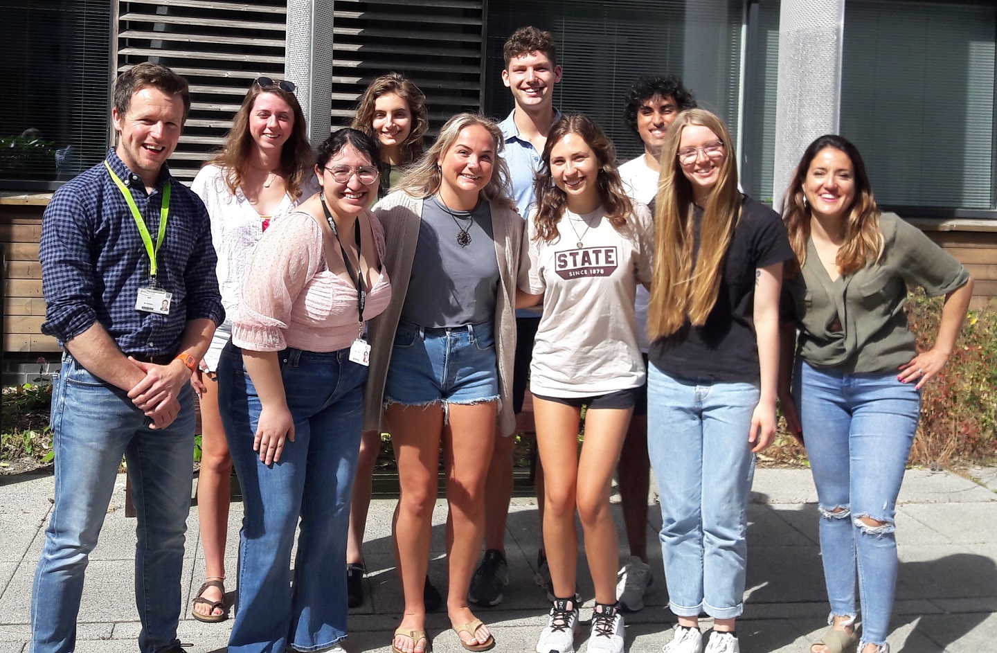 Dr Manod Williams with students on the Fulbright summer course