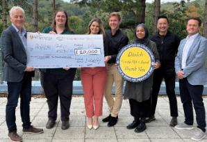 Left to Right: Huw Morgan, Chair of the InvEnterPrize judging panel with winners Lindsay Hayns from PropAPlant and Kara and Sam Penfold from Pearly Bites, and judges Jamila La Malfa-Donaldson, Jamal Hassim and David Sargen.