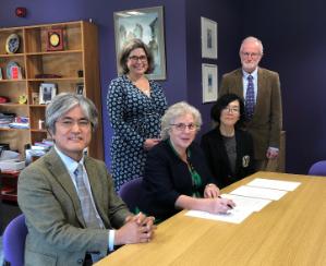 Academics from Ritsumeikan University in Japan signing the memorandum of understanding with the Vice-Chancellor and academics of Aberystwyth University